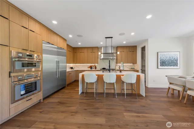 $3,589,000 | 10204 Northeast 43rd Street, Kirkland, WA 98033