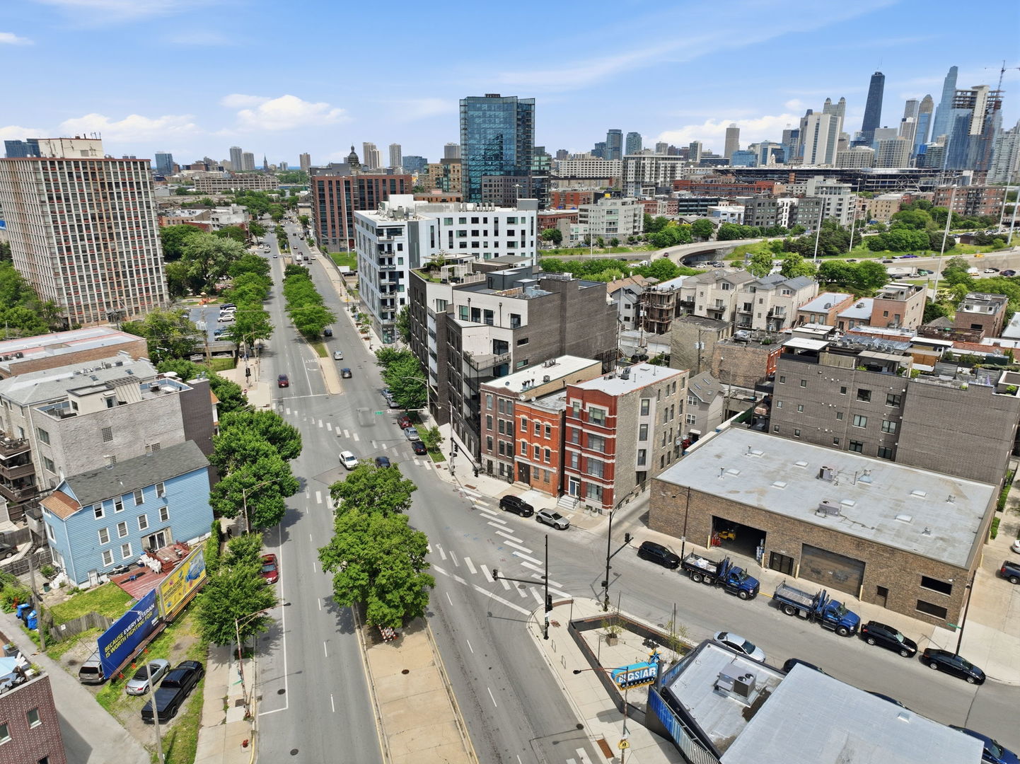619 North Racine Avenue, Unit 1 Chicago, IL 60642 - Photo 33 of 36 a picture of city view