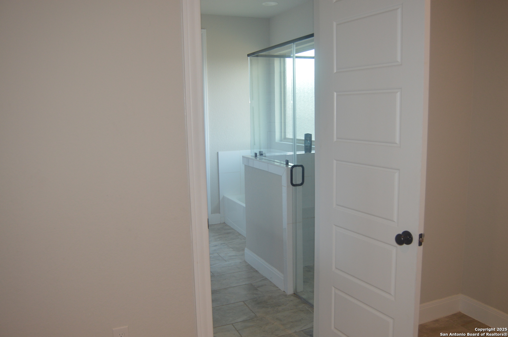 153 West Medium Meadow Drive Lytle, TX 78052 - Photo 14 of 26 a view of bathroom with shower