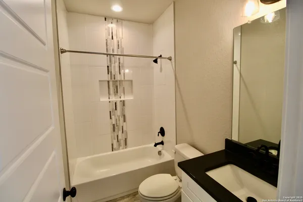 $475,000 | 153 West Medium Meadow Drive, Lytle, TX 78052