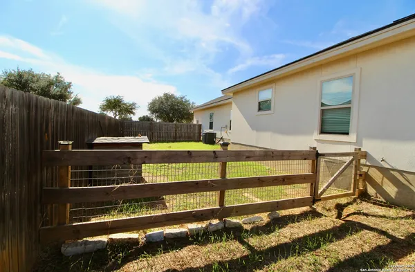 $475,000 | 153 West Medium Meadow Drive, Lytle, TX 78052