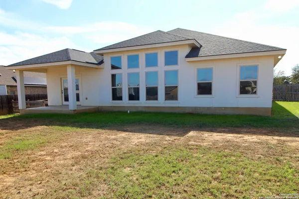 $475,000 | 153 West Medium Meadow Drive, Lytle, TX 78052