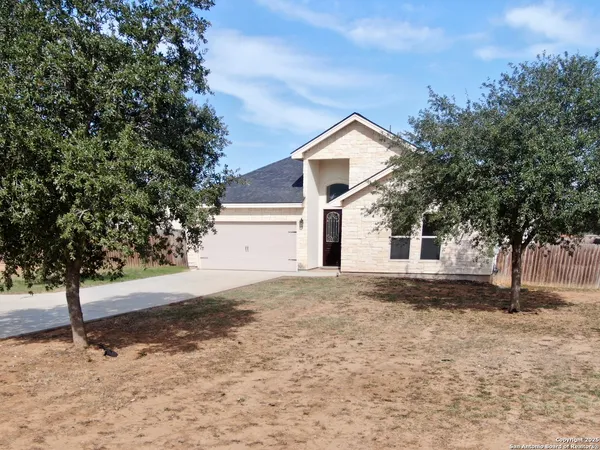 $475,000 | 153 West Medium Meadow Drive, Lytle, TX 78052