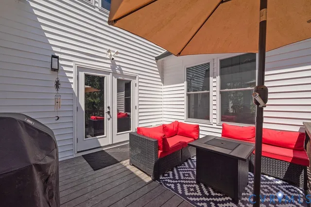 a view of a yard with an trees