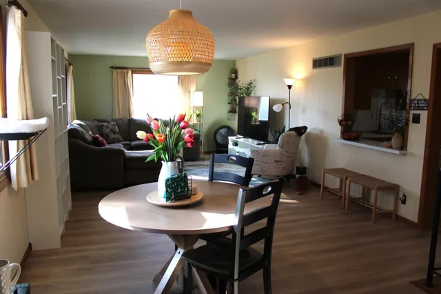 $200,000 | 1802 10th Place Northeast, Austin, MN 55912