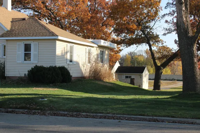 $200,000 | 1802 10th Place Northeast, Austin, MN 55912