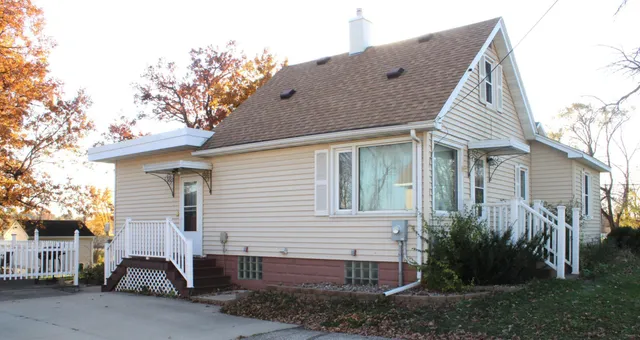 $200,000 | 1802 10th Place Northeast, Austin, MN 55912