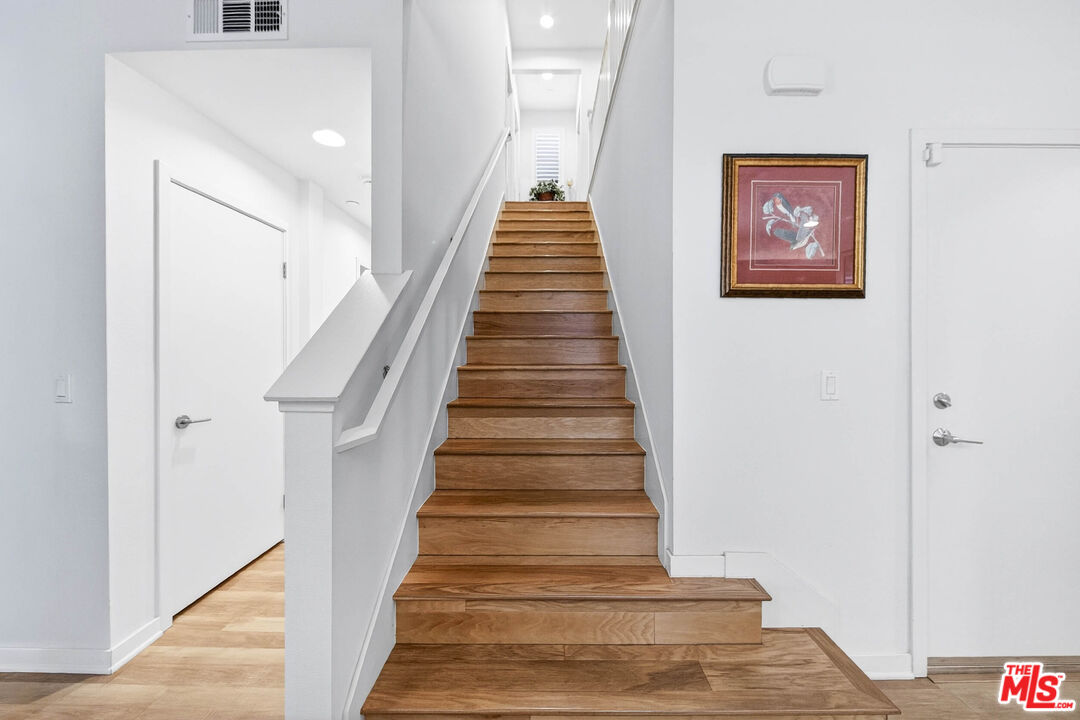 707 Colorado Circle Carson, CA 90745 - Photo 11 of 40 a view of entryway
