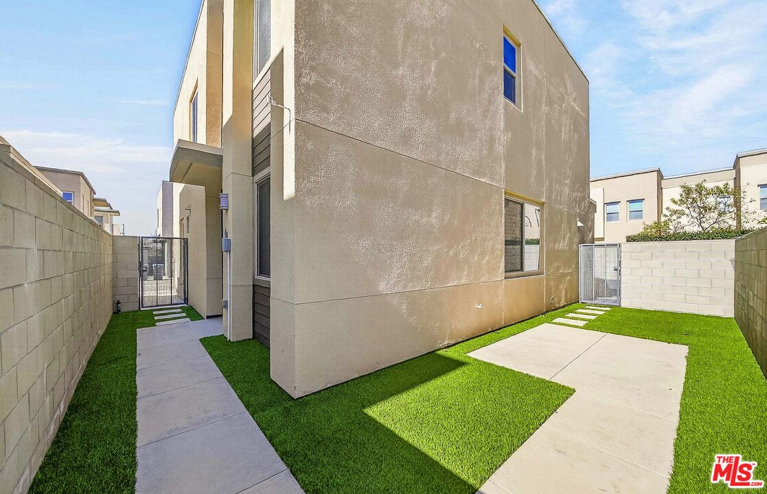707 Colorado Circle Carson, CA 90745 - Photo 25 of 40 a view of back yard of the house
