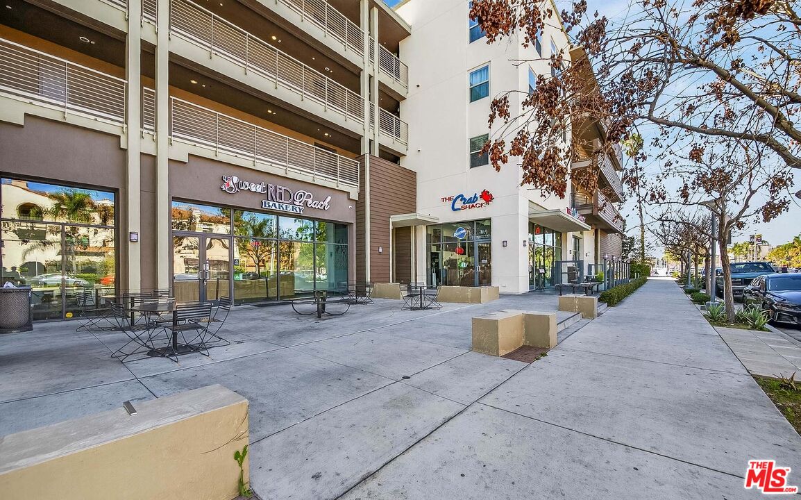 707 Colorado Circle Carson, CA 90745 - Photo 40 of 40 a view of a building with sitting area