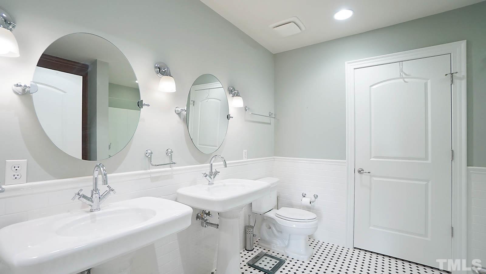 710 Independence Place, Unit 309 Raleigh, NC 27603 - Photo 18 of 32 a bathroom with a toilet sink and mirror