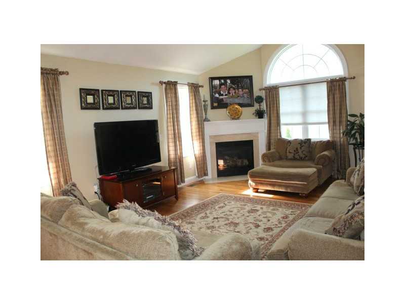328 Sowams Road Barrington, RI 02806 - Photo 5 of 10 Den/Family/Great Room.