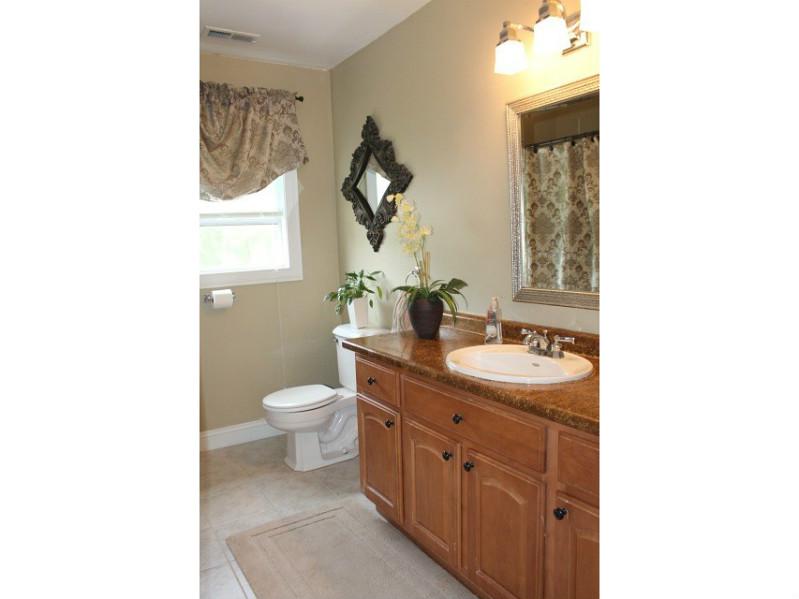328 Sowams Road Barrington, RI 02806 - Photo 10 of 10 Bathroom.