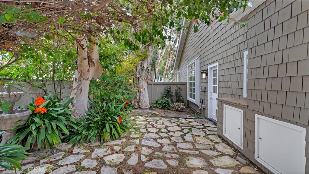 2 Rainstar Irvine, CA 92614 - Photo 48 of 49 a backyard of a house with lots of green space