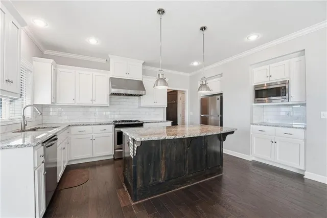 $559,999 | 2409 Northeast 112th Street, Kansas City, MO 64155