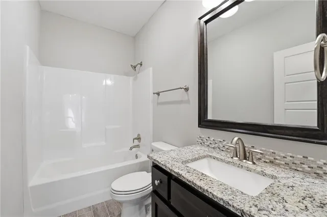 $559,999 | 2409 Northeast 112th Street, Kansas City, MO 64155