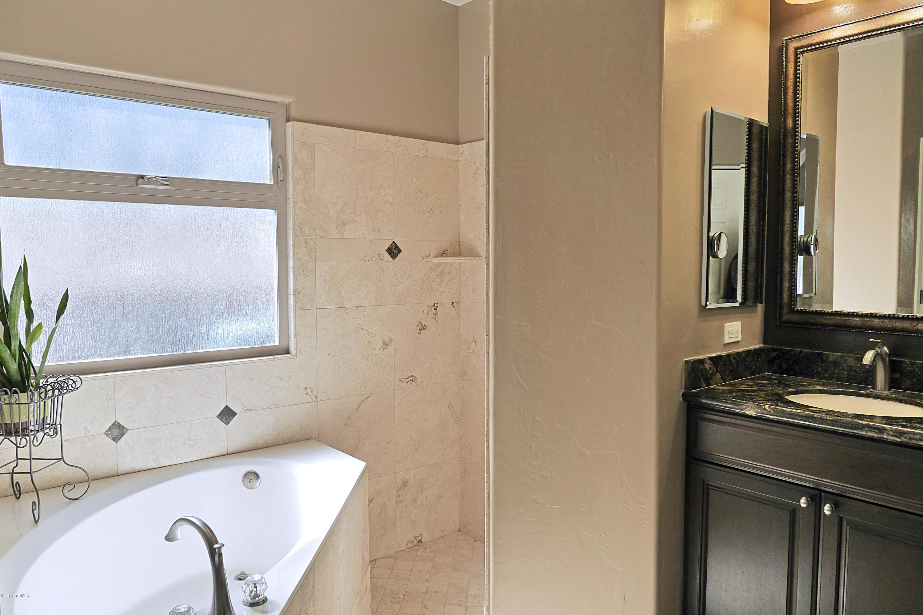 11586 Kelly Rae Place Tucson, AZ 85737 - Photo 13 of 31