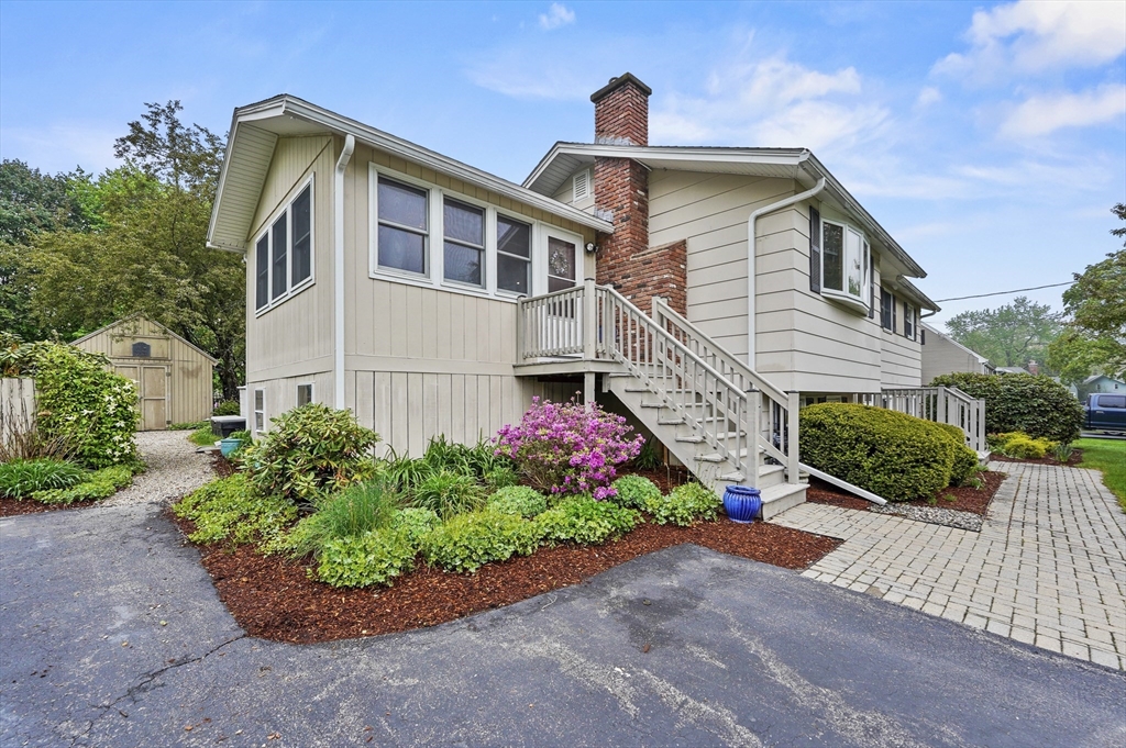 11 Huron Drive Hudson, MA 01749 - Photo 2 of 30