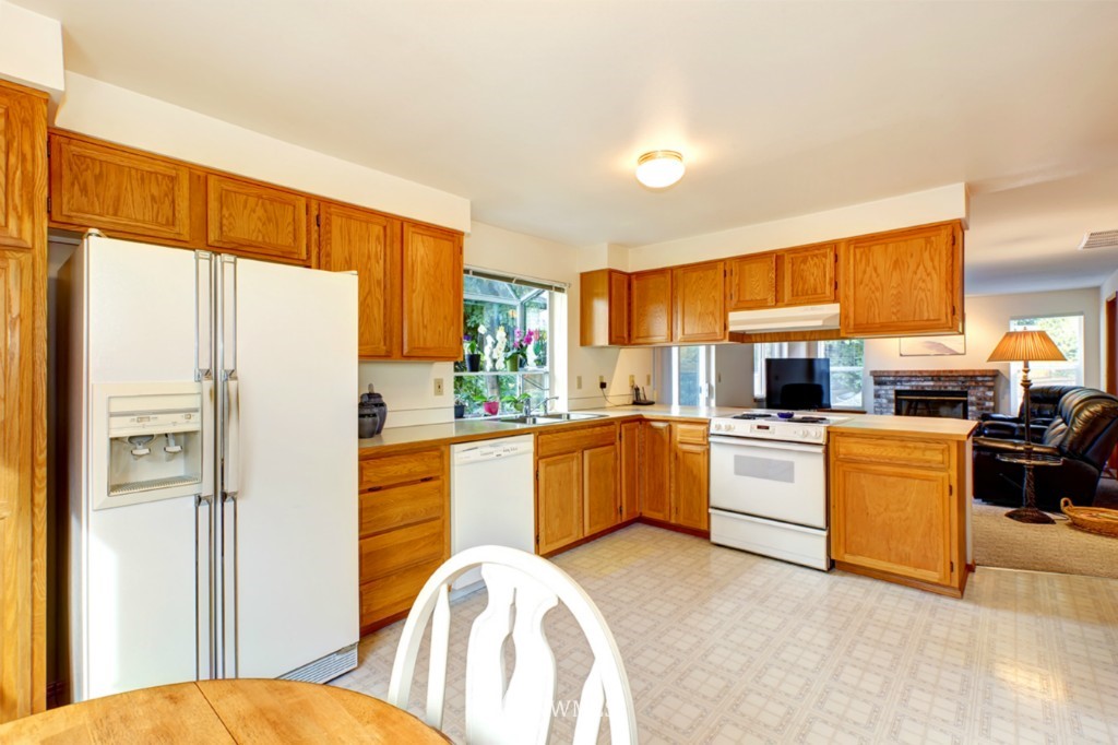 10416 Southeast 187th Place Renton, WA 98055 - Photo 5 of 17