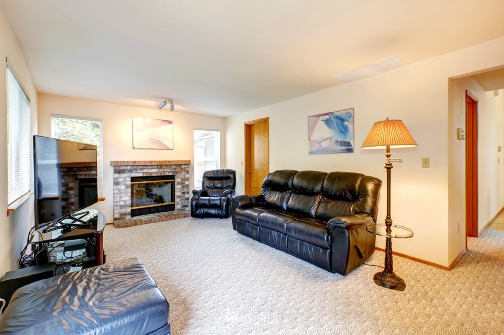 10416 Southeast 187th Place Renton, WA 98055 - Photo 7 of 17