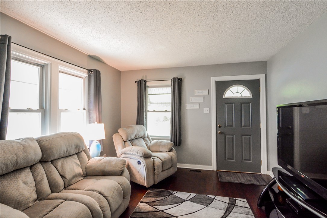 1090 North Oakcrest Avenue Decatur, IL 62522 - Photo 2 of 22