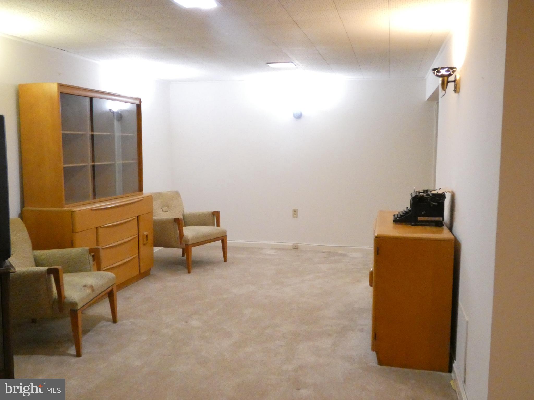 6205 Kirby Road Bethesda, MD 20817 - Photo 25 of 42 Spacious, light-filled living area awaits creat...