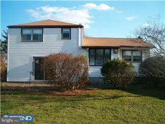9732 Chapel Road Philadelphia, PA 19115 - Photo 5 of 8