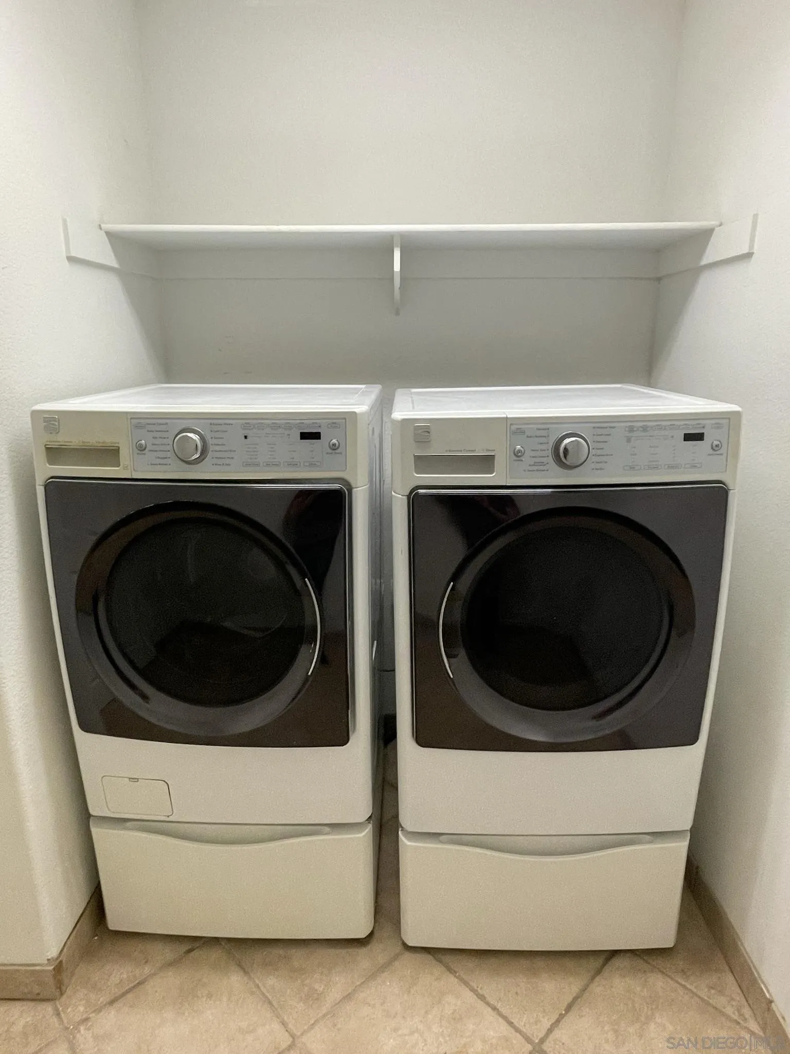348 Monte Vista Way Oceanside, CA 92057 - Photo 15 of 20 a utility room with dryer and washer