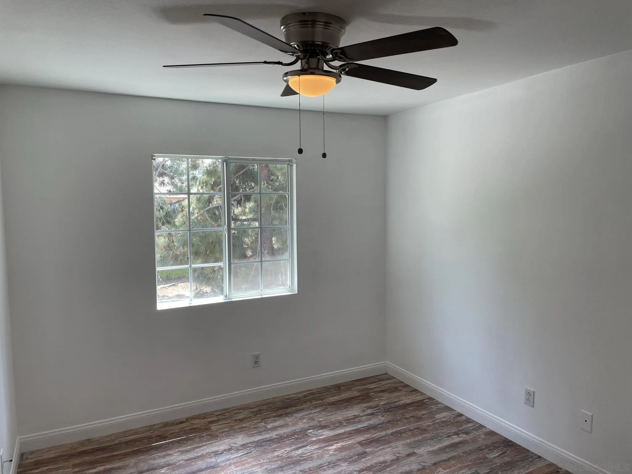 348 Monte Vista Way Oceanside, CA 92057 - Photo 9 of 20 an empty room with a window