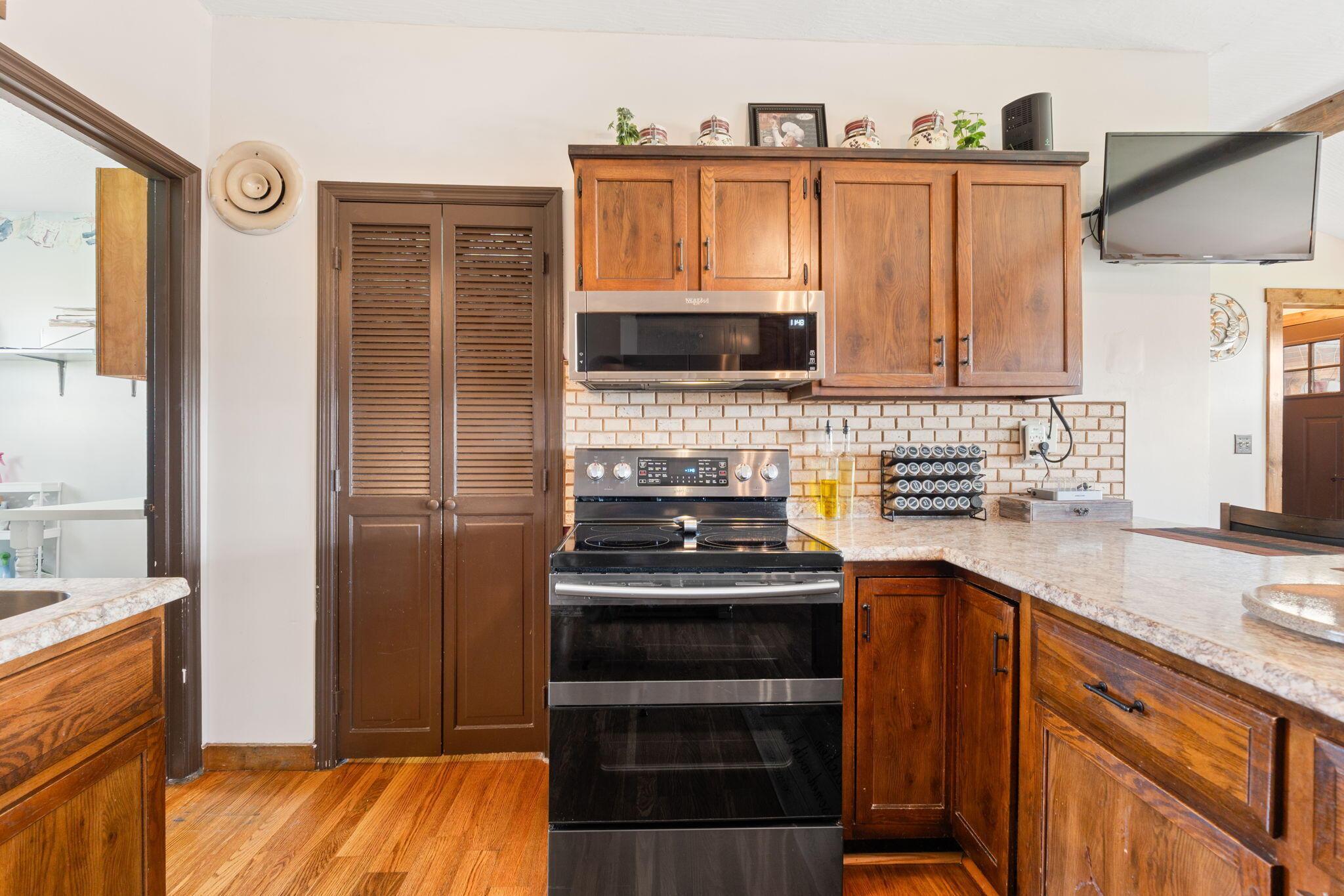 2349 Park Road Woodstock, OH 43084 - Photo 16 of 66 Double oven