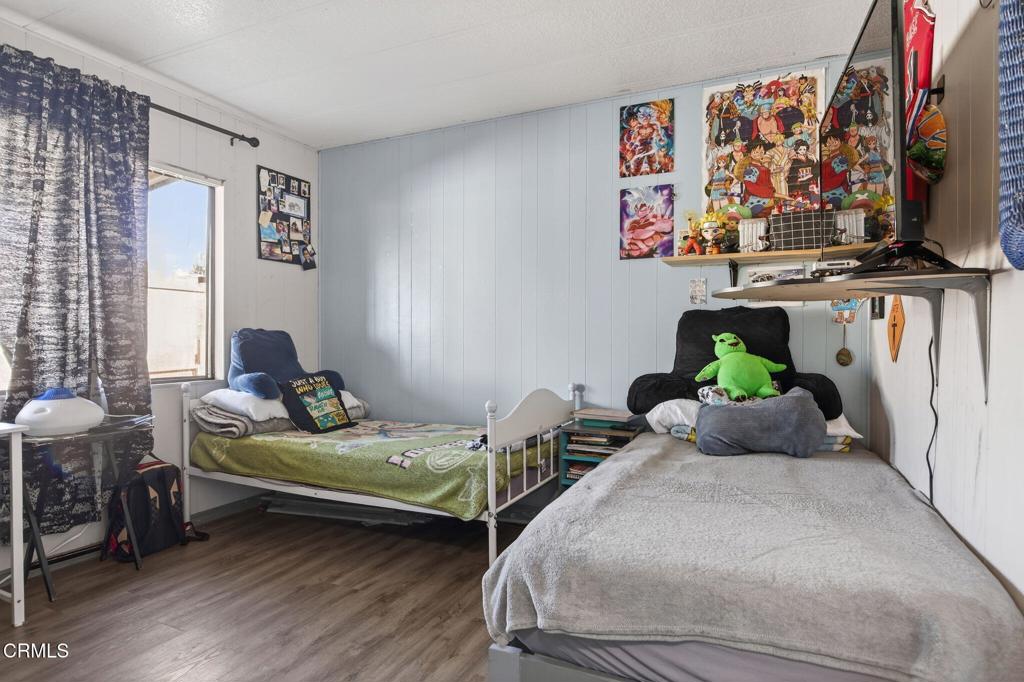 2408 Apple Lane, Unit 154 Oxnard, CA 93036 - Photo 20 of 46 a bedroom with bed and a window