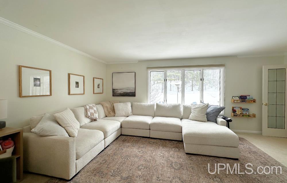1041 Allouez Road Marquette, MI 49855 - Photo 4 of 38