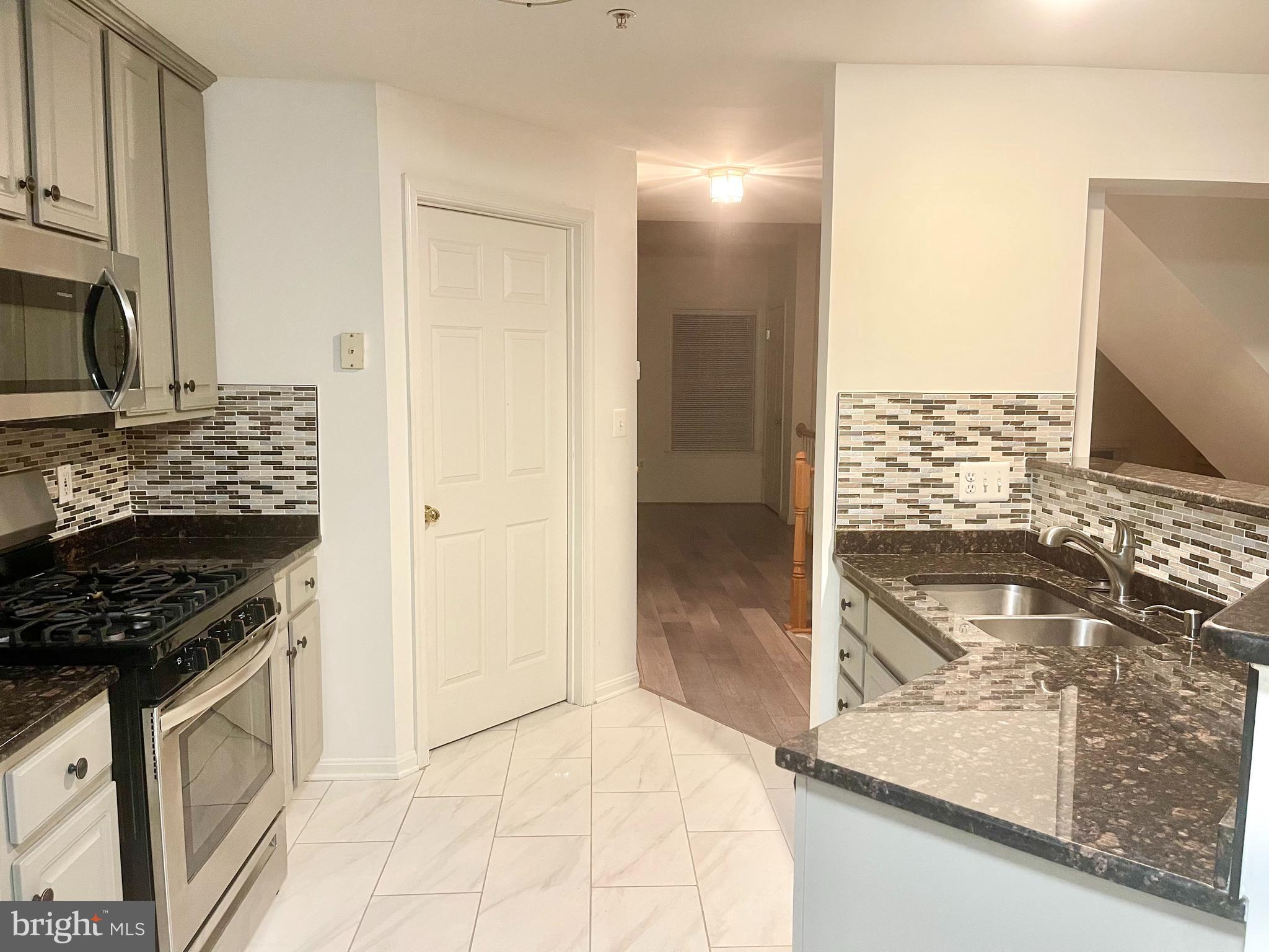 11854 Breton Court, Unit 17B Reston, VA 20191 - Photo 3 of 22