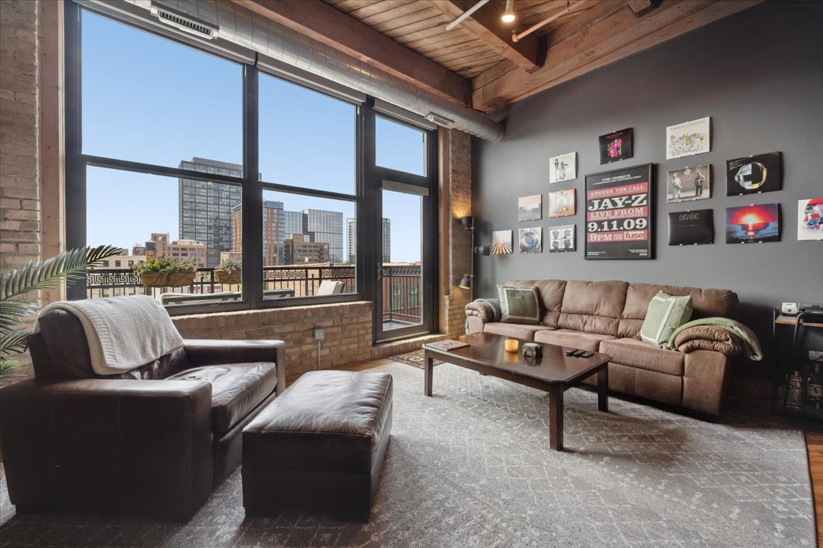 1040 West Adams Street, Unit 402 Chicago, IL 60607 - Photo 2 of 20