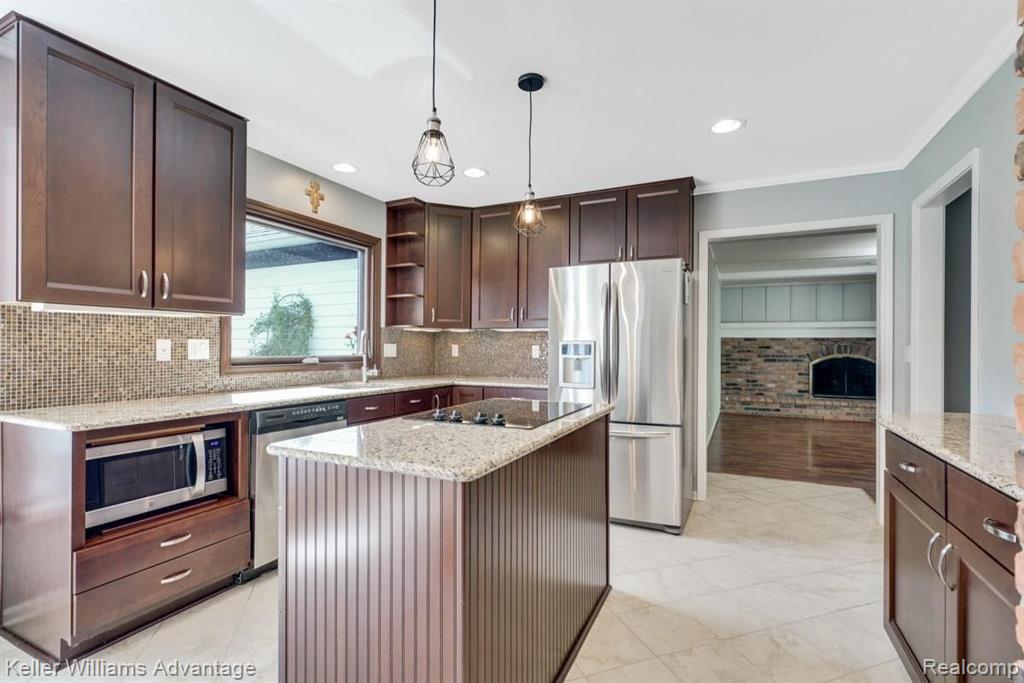 35984 Charter Crest Road Farmington Hills, MI 48335 - Photo 9 of 39