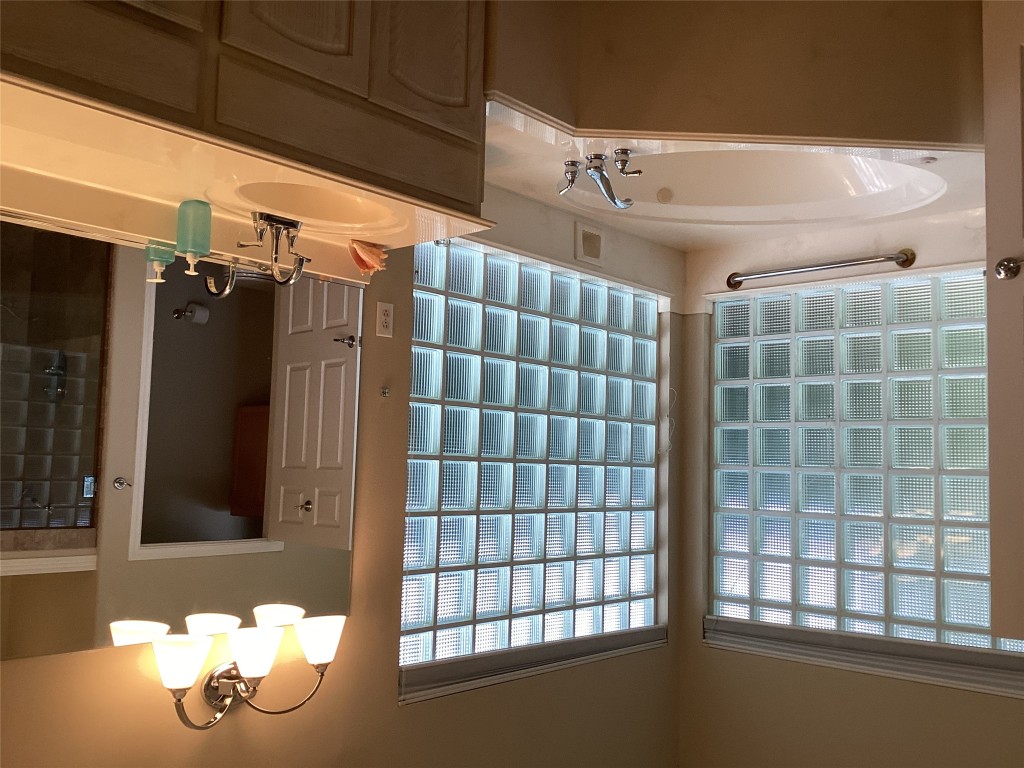 128 Crystal Springs Drive Georgetown, TX 78633 - Photo 3 of 7 a bathroom with a sink and a bathtub