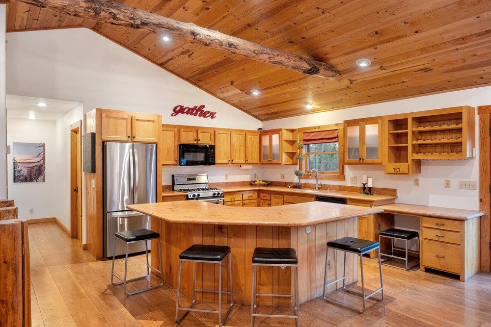10480 Iris Road Truckee, CA 96161 - Photo 8 of 28 Gallery Image 8