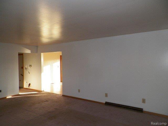 3351 Swaffer Road Millington, MI 48746 - Photo 6 of 25 262-158040 - Living Room (2).JPG
