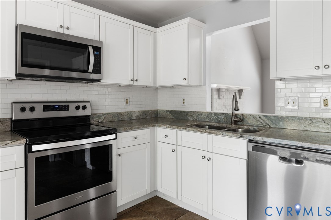 5601 Chatmoss Road Midlothian, VA 23112 - Photo 4 of 21
