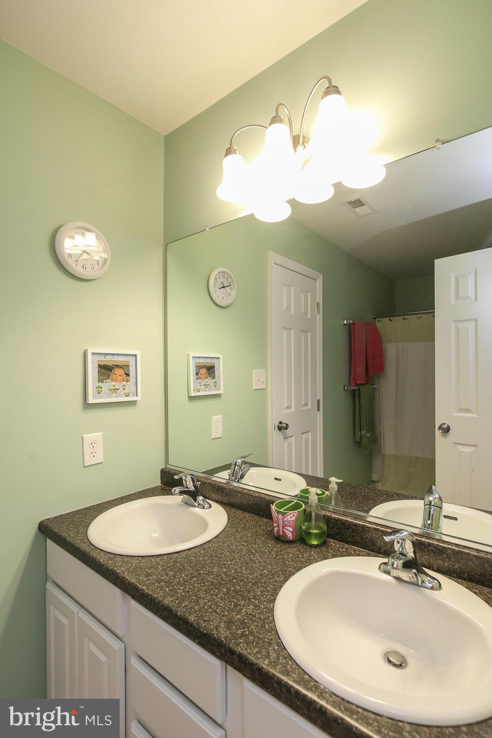 422 Venton Road Edgewater, MD 21037 - Photo 18 of 30 Second Floor Bath