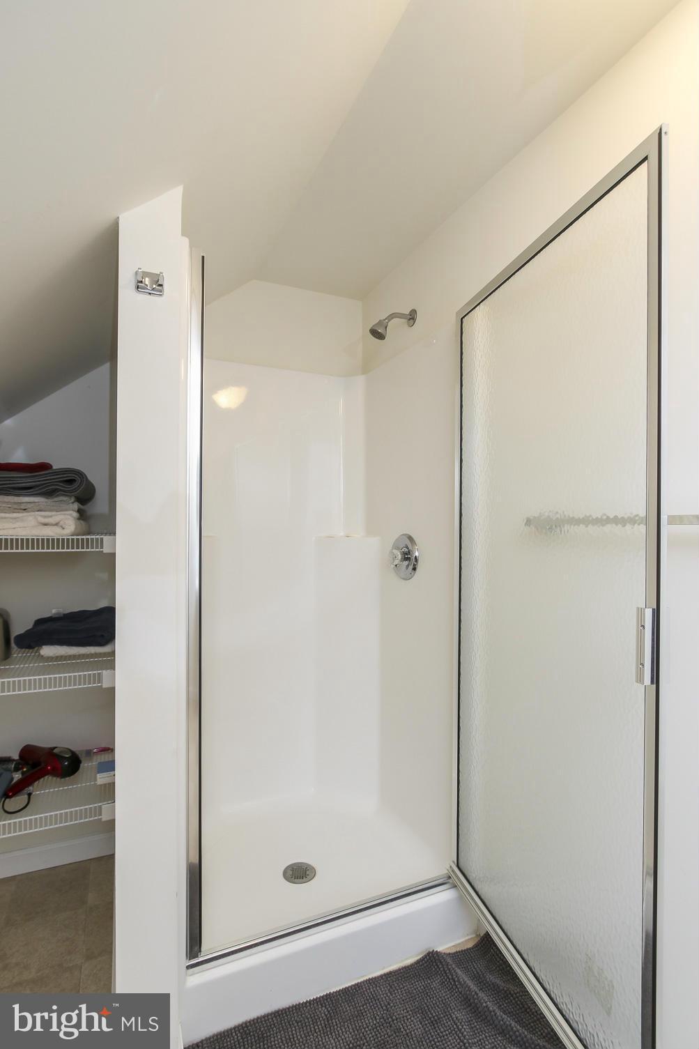 422 Venton Road Edgewater, MD 21037 - Photo 23 of 30 Third floor bathroom