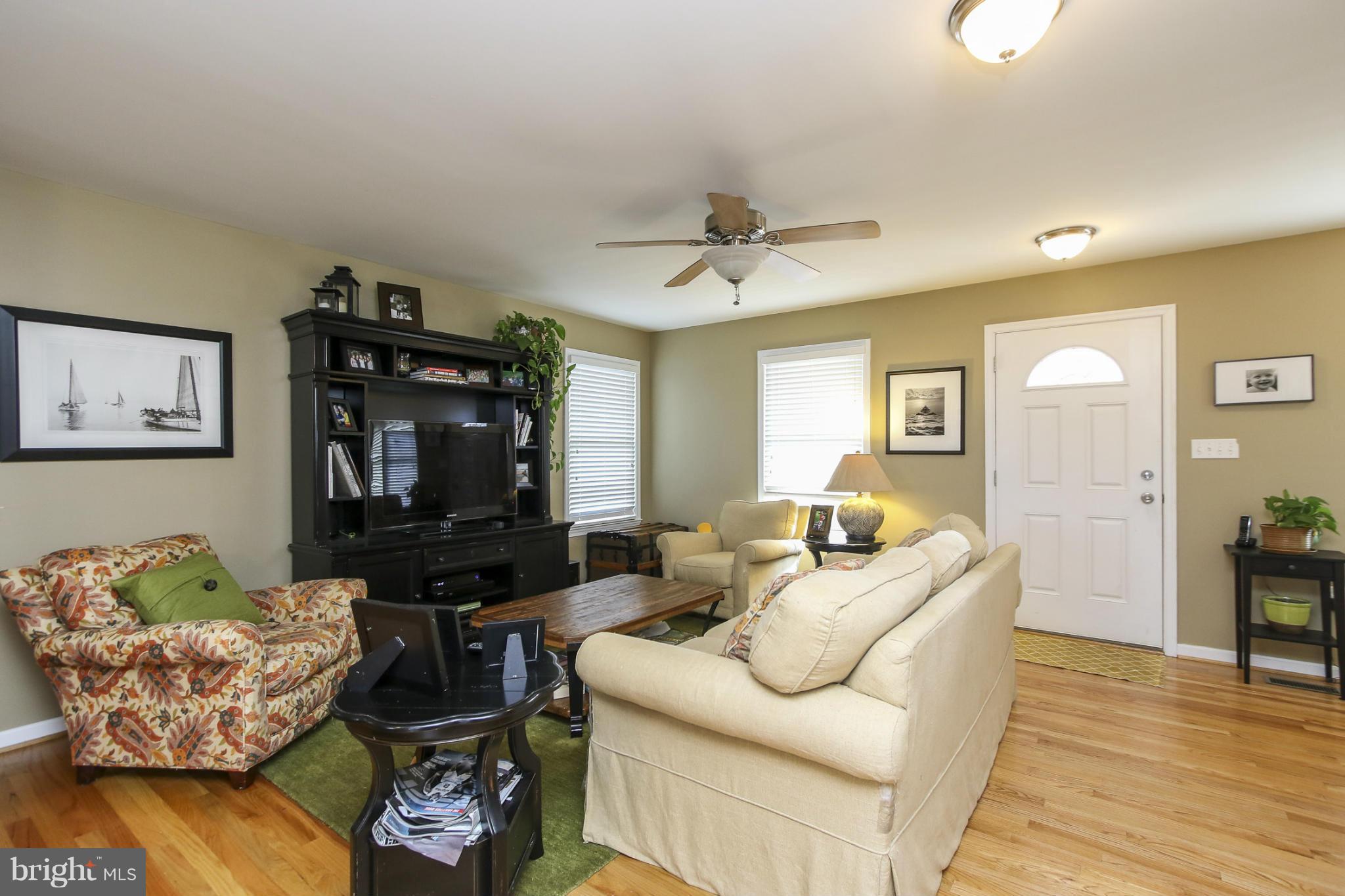 422 Venton Road Edgewater, MD 21037 - Photo 4 of 30 Living Room
