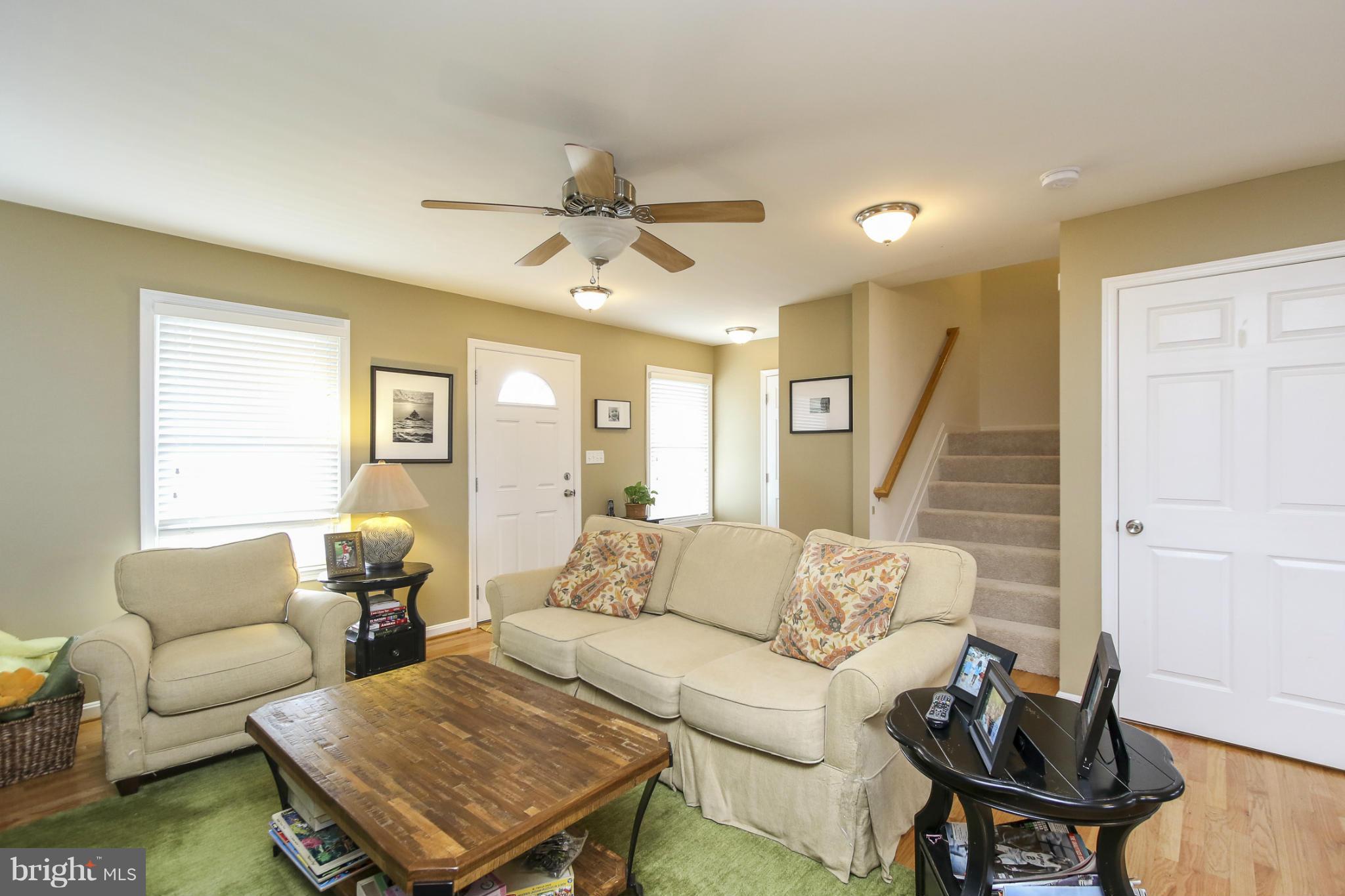 422 Venton Road Edgewater, MD 21037 - Photo 5 of 30 Living Room