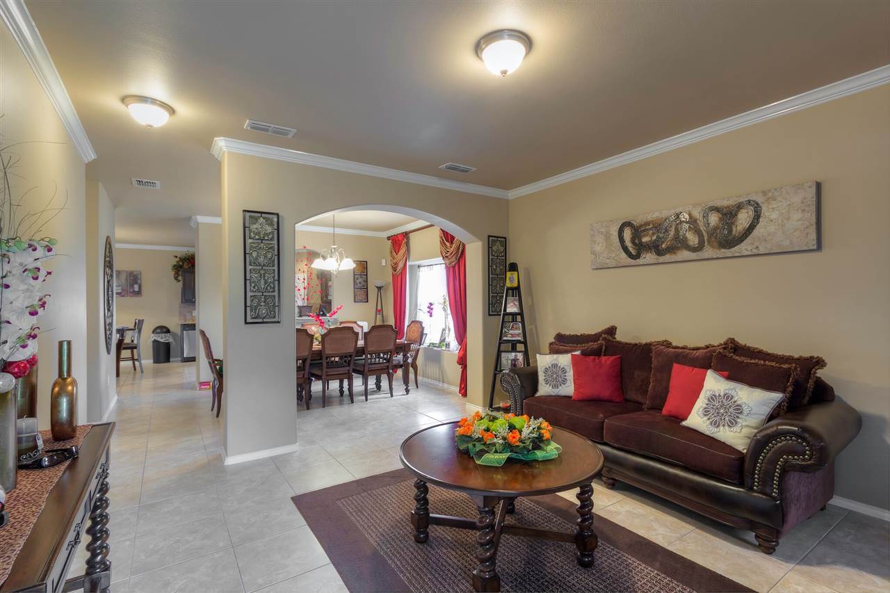117 Kahlo Loop Laredo, TX 78045 - Photo 3 of 12 Gallery Image 3