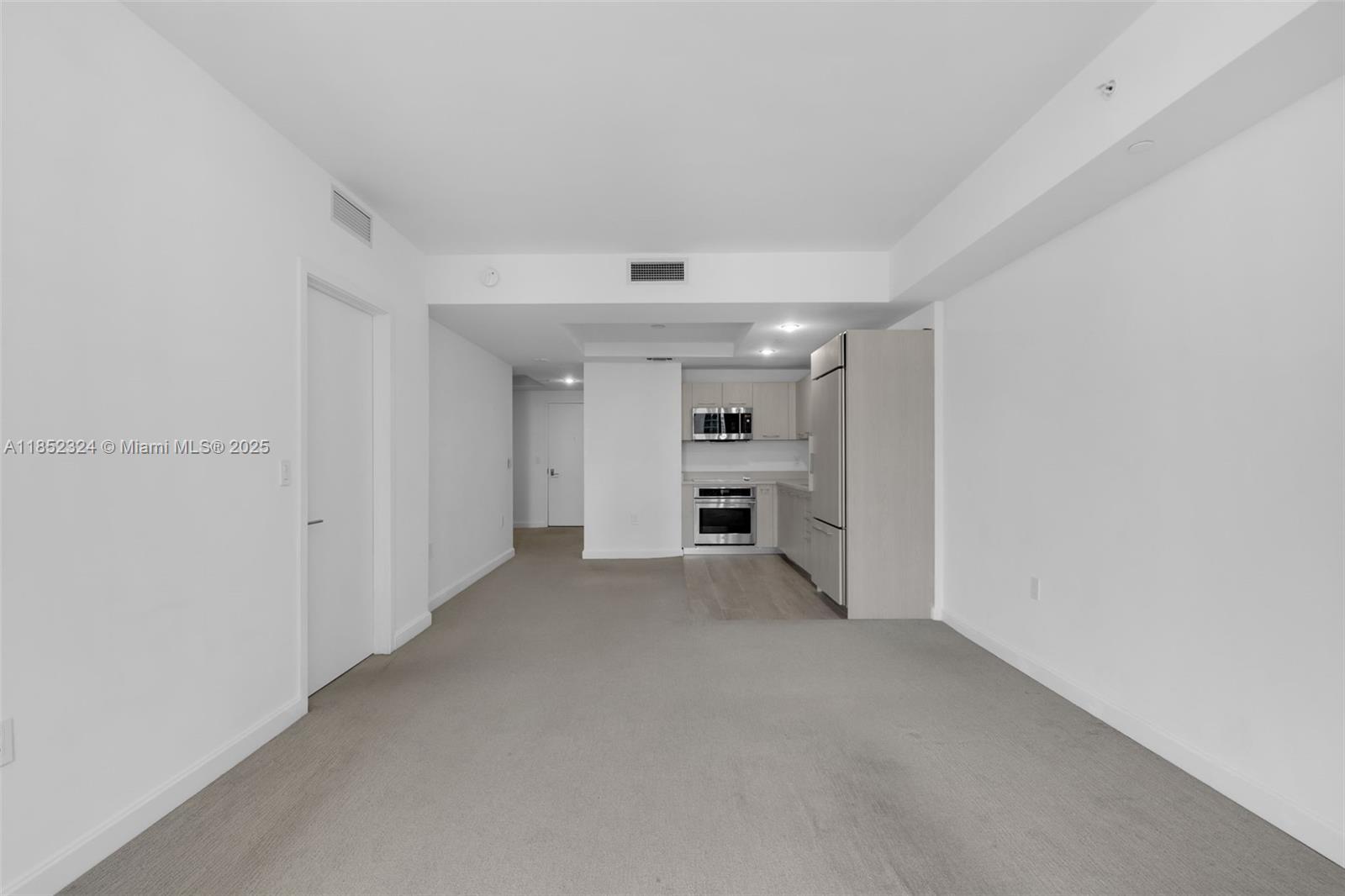 45 Southwest 9th Street, Unit 2204 Miami, FL 33130 - Photo 15 of 39 a view of empty room with refrigerator