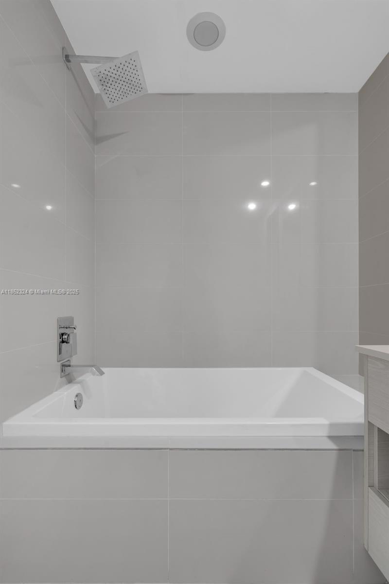 45 Southwest 9th Street, Unit 2204 Miami, FL 33130 - Photo 22 of 39