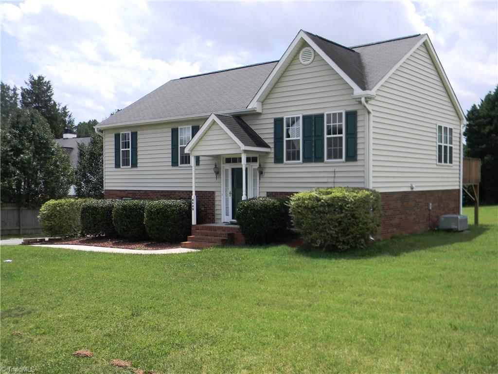 4680 Hampton Road Clemmons, NC 27012 - Photo 1 of 27 Super Nice Home, Schools in Popular Clemmons!