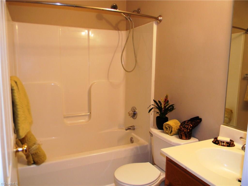 4680 Hampton Road Clemmons, NC 27012 - Photo 12 of 27 2nd Bath