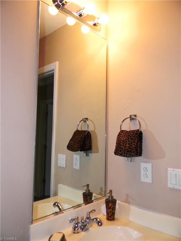 4680 Hampton Road Clemmons, NC 27012 - Photo 13 of 27 2nd Bath