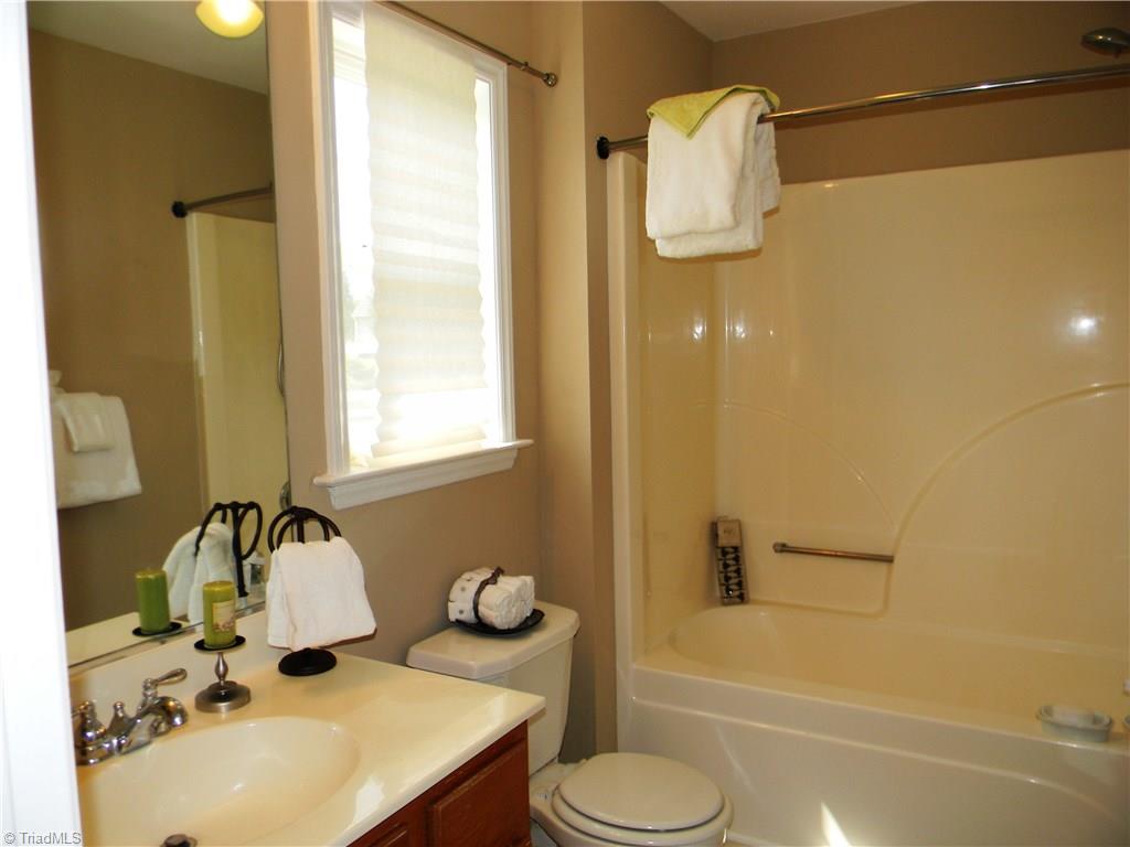 4680 Hampton Road Clemmons, NC 27012 - Photo 17 of 27 View of Master Bath
